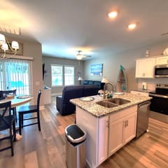 Coastline Townhome Beach Getaway - Located in Cedar Point, NC