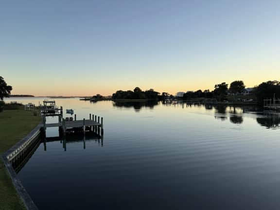 Waterfront Apartment w/boat lift in Swansboro.   Beautiful dock deck views - kayak launch w/kayaks - boat lift. - Image 3